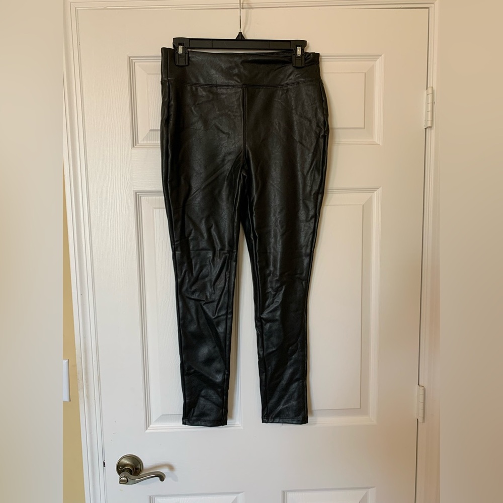 Gianni Bini Black Leather Look Pull in Leggings Pants Size Medium Bikercore Goth